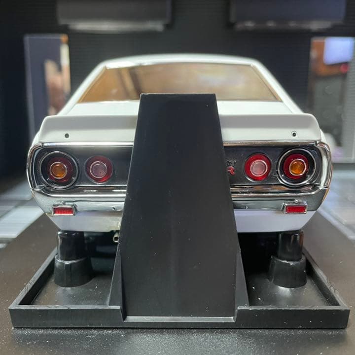 新品未展示品　京商1/18ニッサンスカイライン2000GT-R/ホワイト美品