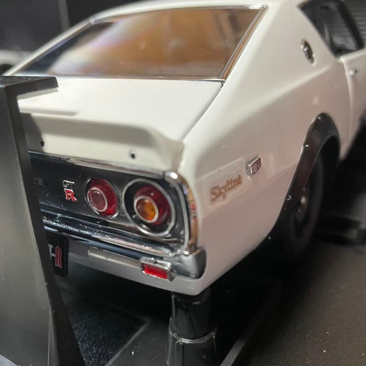 新品未展示品　京商1/18ニッサンスカイライン2000GT-R/ホワイト美品