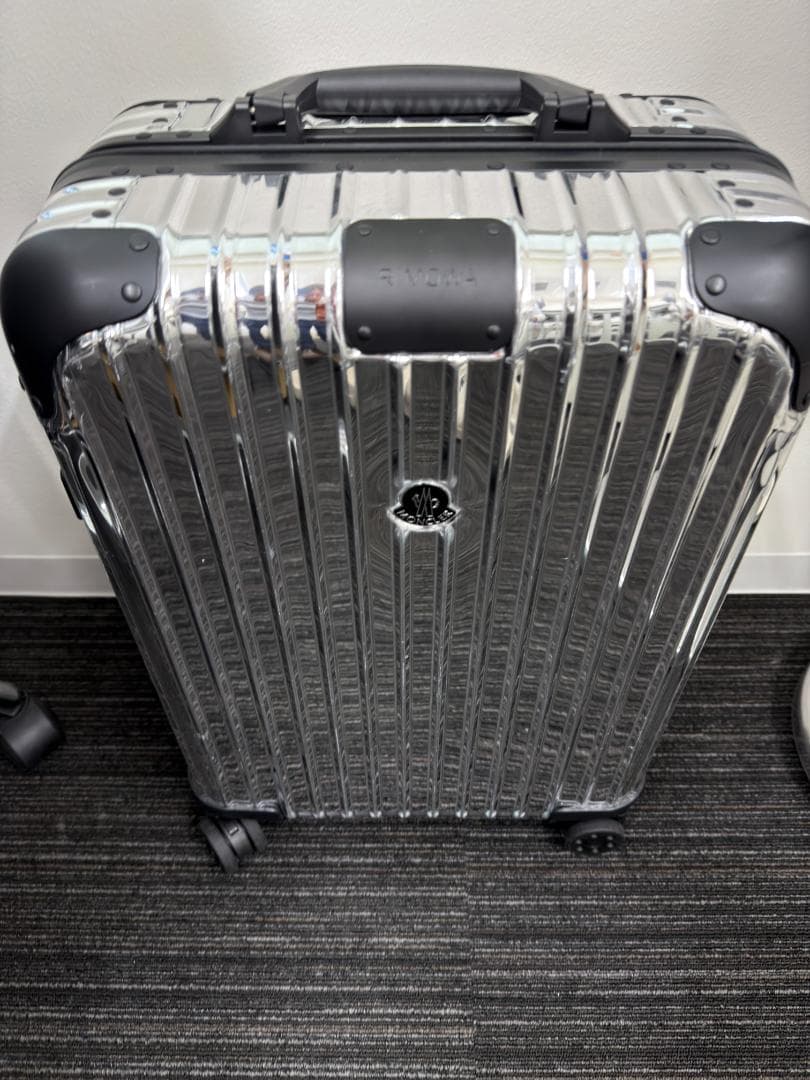 RIMOWA×MONCLER 限定発売キャリーケース 機内持ち込み可能