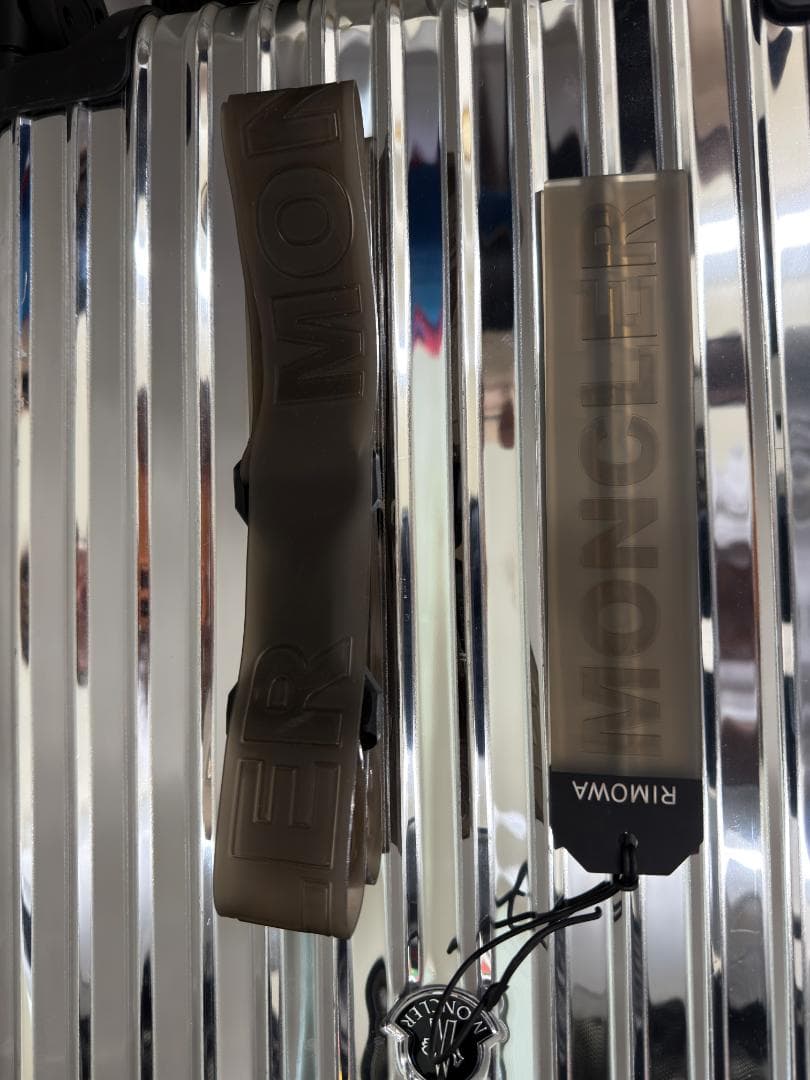 RIMOWA×MONCLER 限定発売キャリーケース 機内持ち込み可能