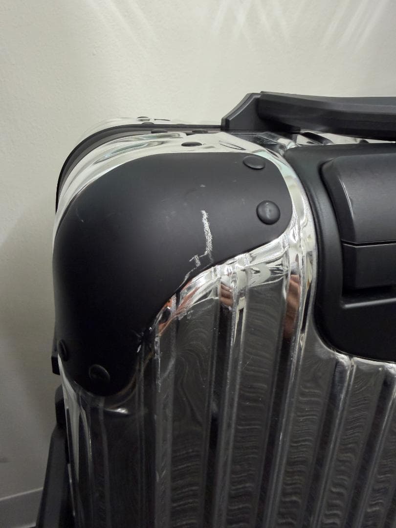 RIMOWA×MONCLER 限定発売キャリーケース 機内持ち込み可能