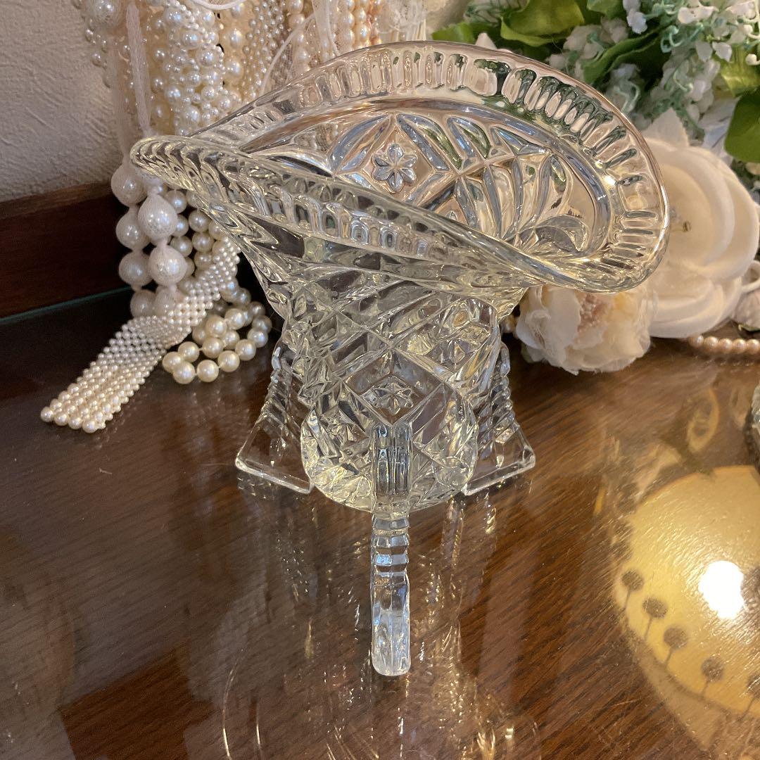 イギリスアンティーク　三脚のプレスガラス