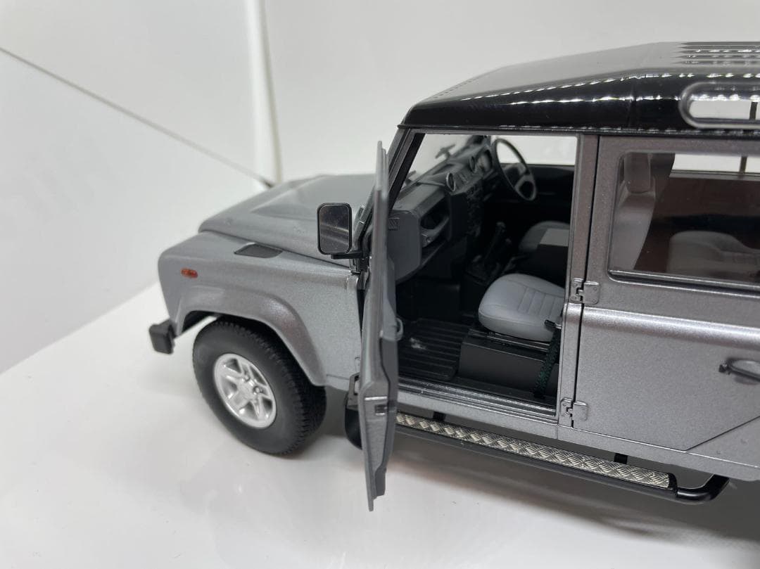 305-034 1/18 ランドローバー ディフェンダー 110