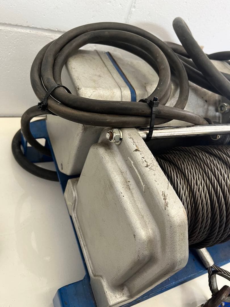 富士製作所　100V 電動ウインチ　180Kg