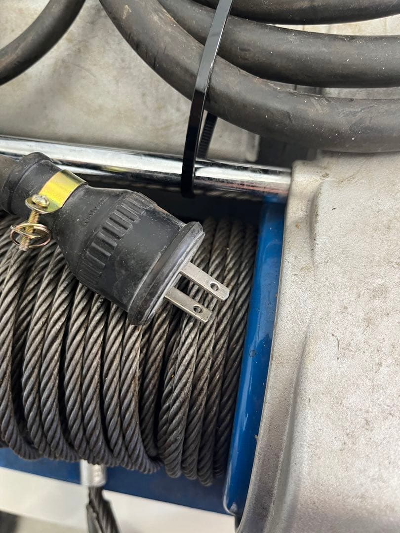 富士製作所　100V 電動ウインチ　180Kg