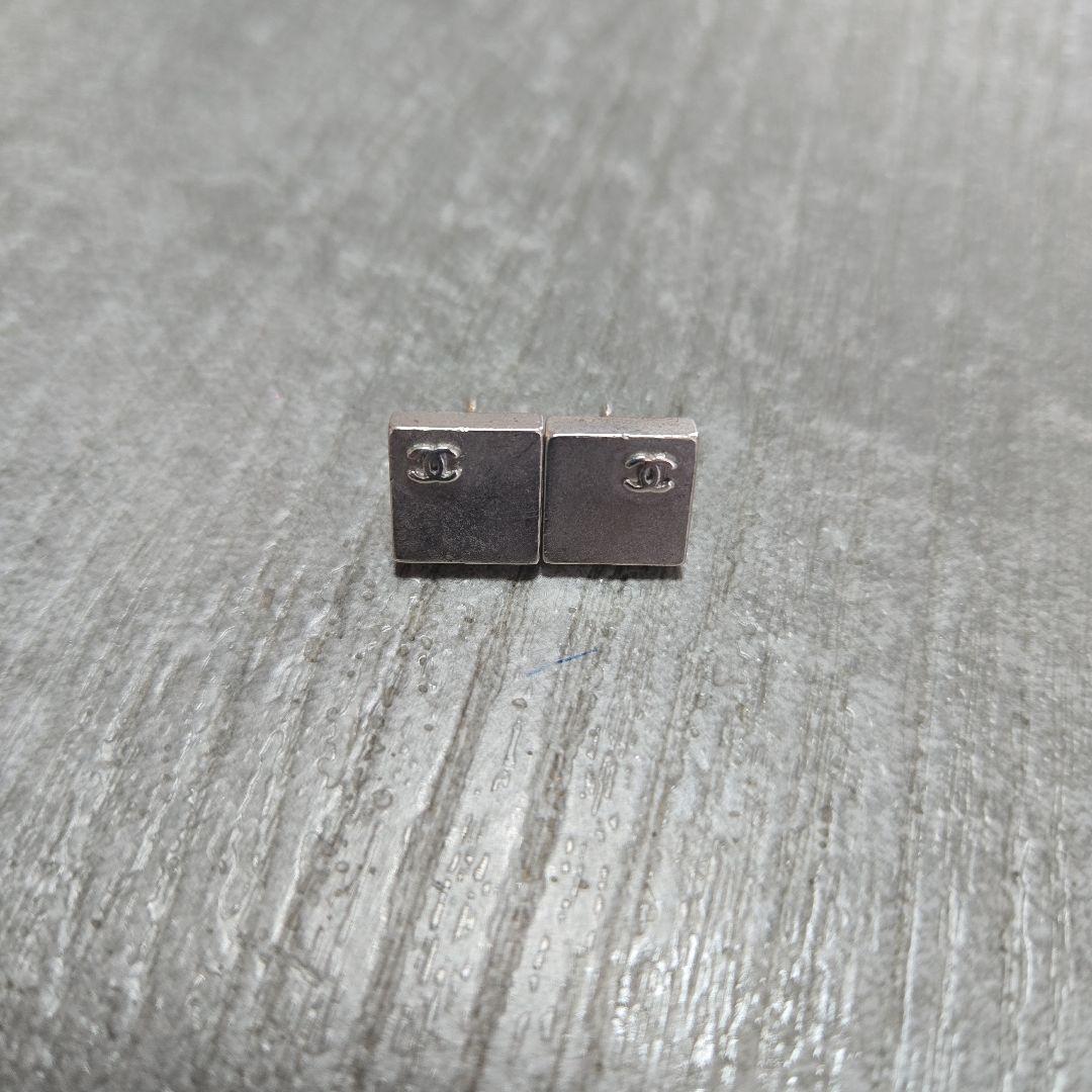 シャネルピアス（片耳差し込み棒グラグラ）