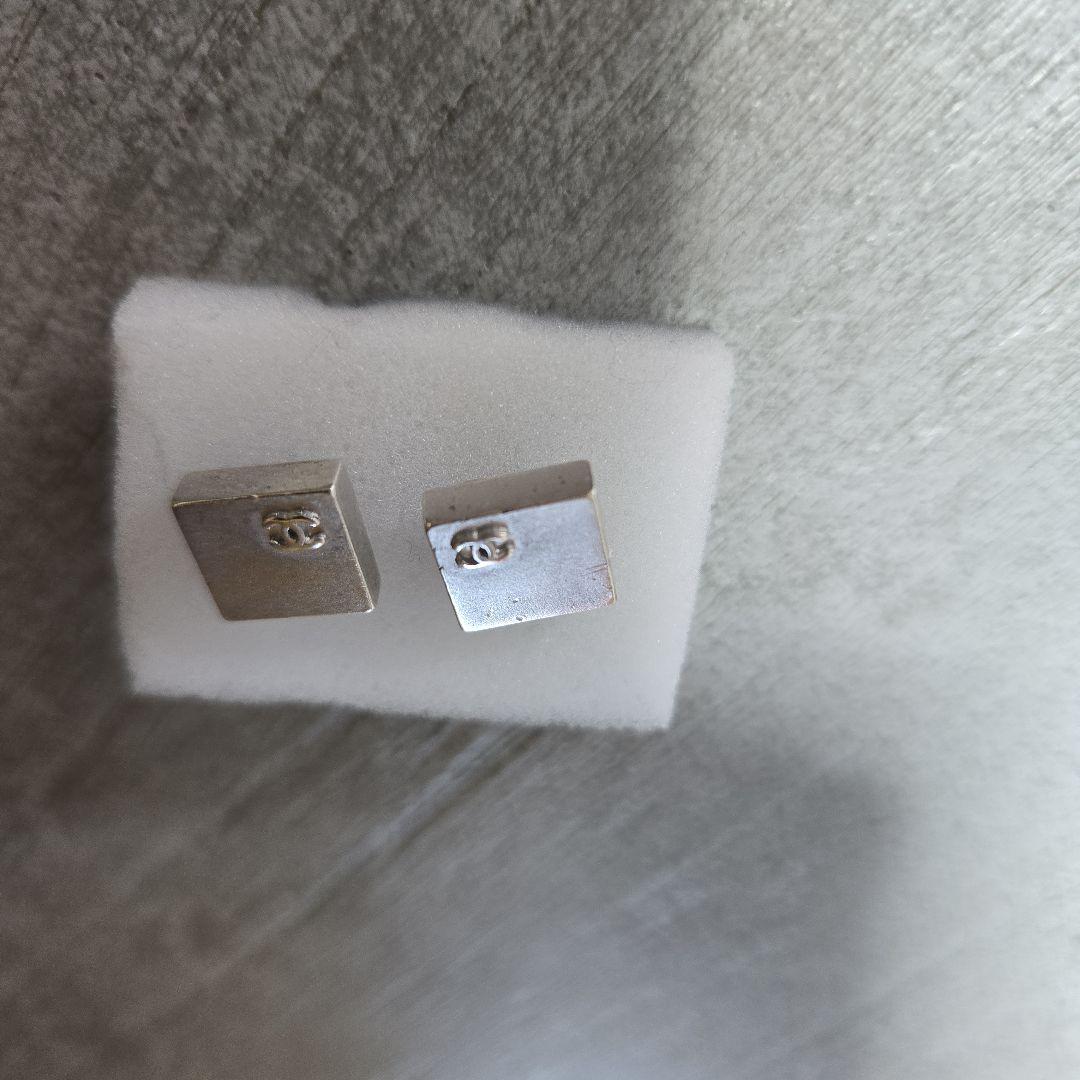 シャネルピアス（片耳差し込み棒グラグラ）