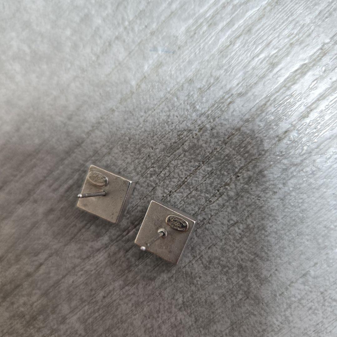 シャネルピアス（片耳差し込み棒グラグラ）