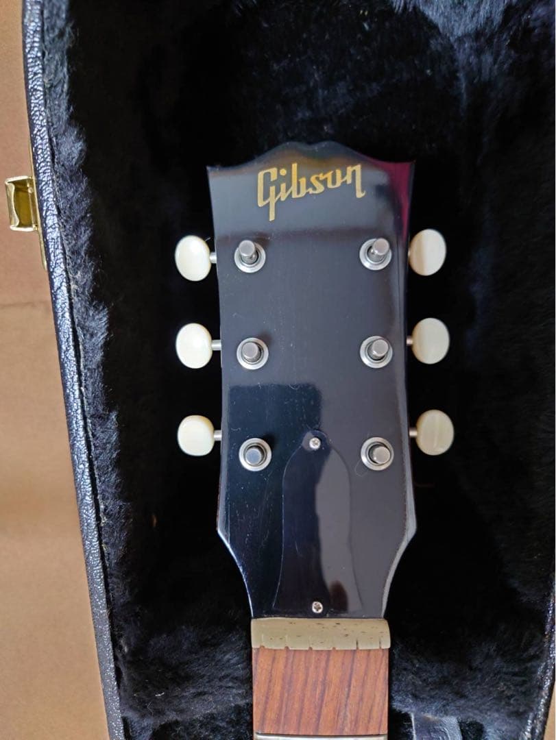 ギブソン社製アコースティックギター
