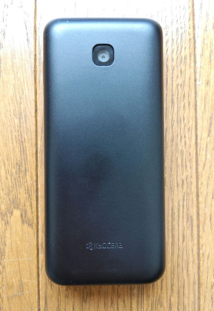 ★タピオカカポ★　GRATINA KYF42 ブラック　携帯電話