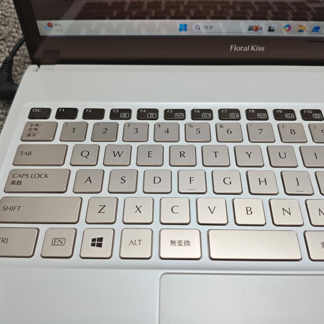 大人カワイイWindows11✨SSDフルHDタッチパネル 富士通ノートパソコン