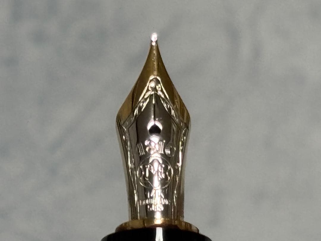 週末特価　Mont Blanc ボエム　万年筆　ペン先１４Ｋ