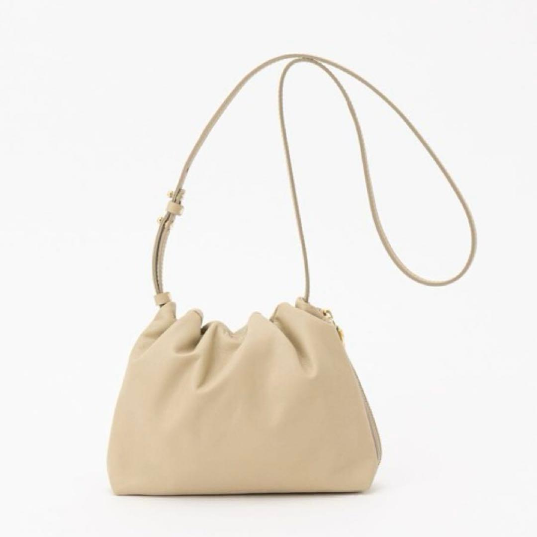 gemeil russet レザーミニショルダーバッグ ベージュ 斜め掛けバッグ