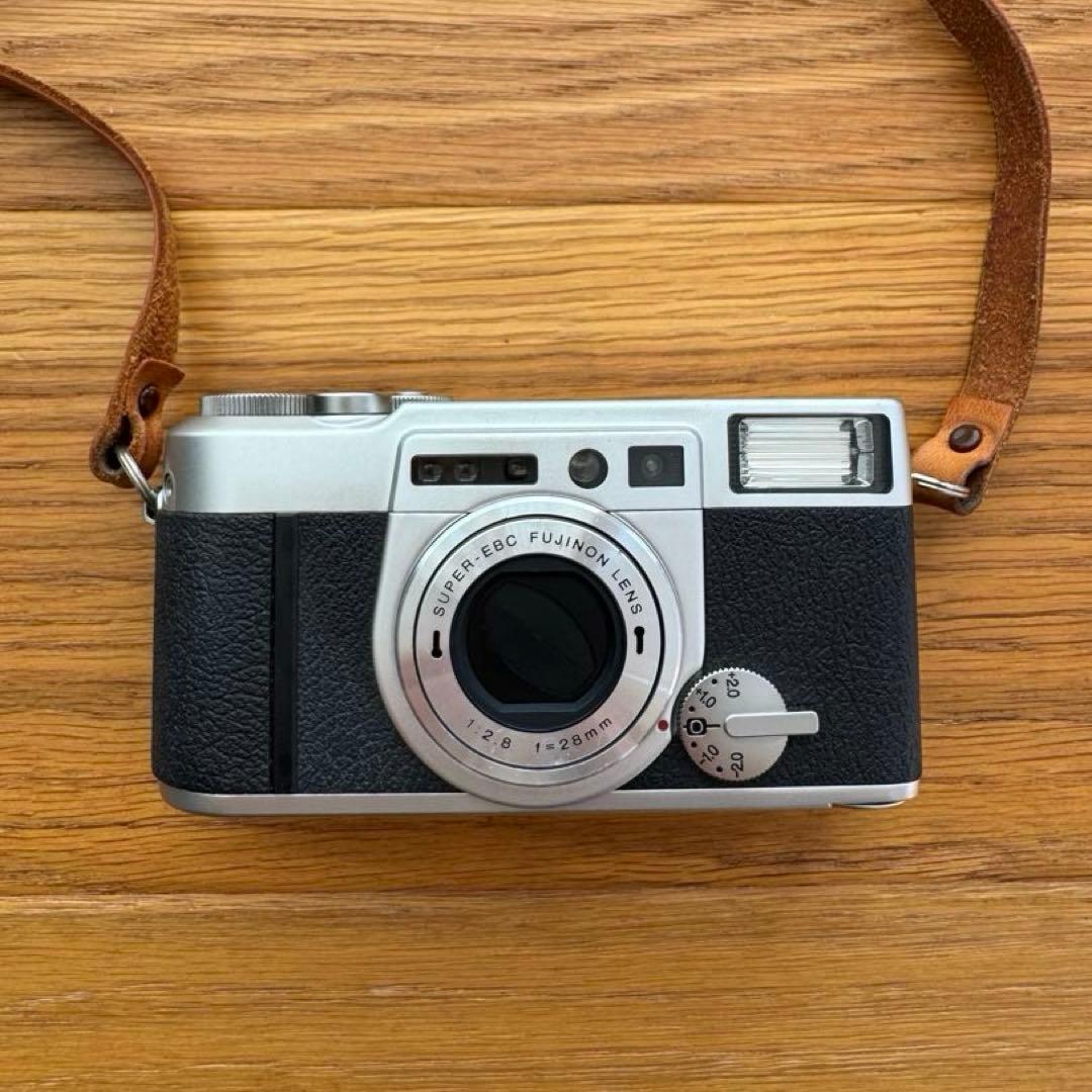 FUJIFILM KLASSE W シルバー（レザーケース・ストラップ付き）
