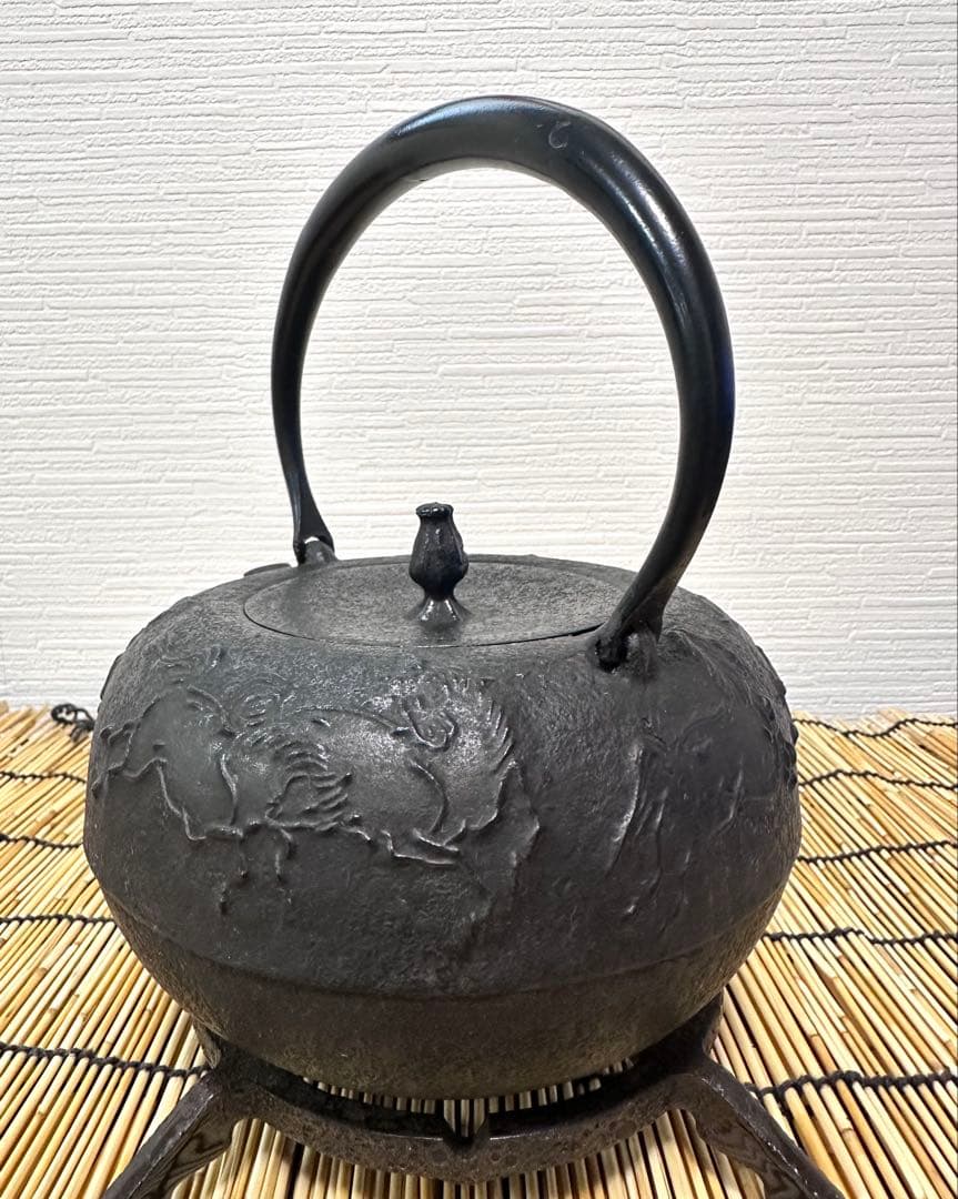 未使用品　南部伝統工芸士 及川寛治作　１３型姥口 馬　南部鉄瓶　南部鉄器　鉄瓶