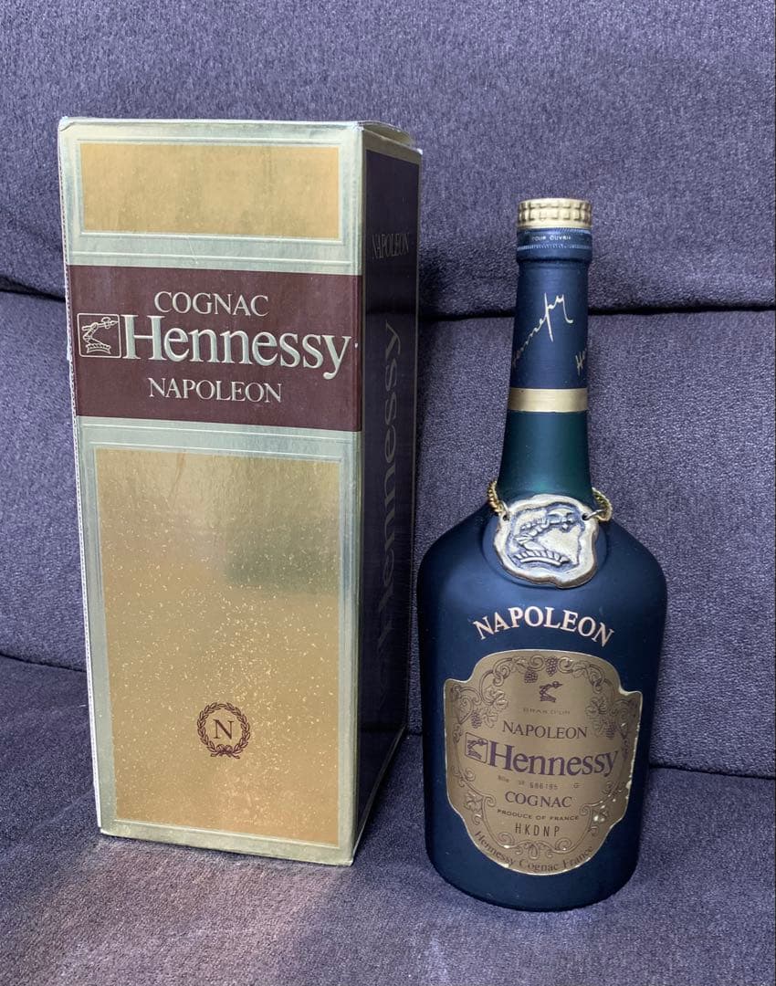Hennessy Napoleon コニャック700ml 箱付き