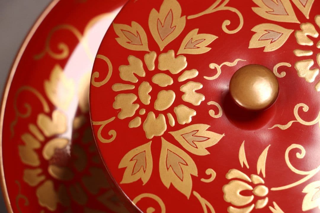 M422 時代漆芸 花唐草金蒔絵朱塗茶臺一対 九谷木米赤絵茶器 木箱 /木製茶台