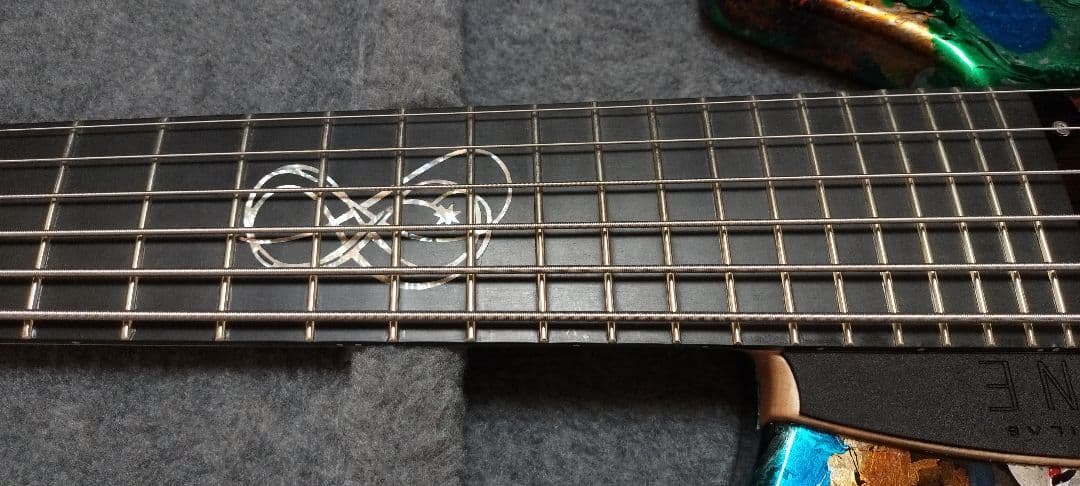 EGO Guitar EGO Bass Mine 6 (ヘッドレス 6弦ベース)