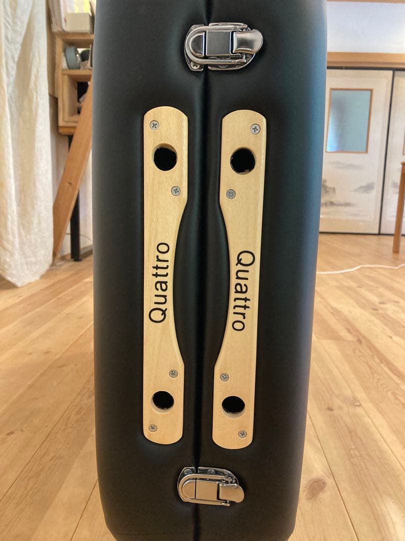 【美品】フォンタナ マッサージベッド クアトロ25 アームレスト付き