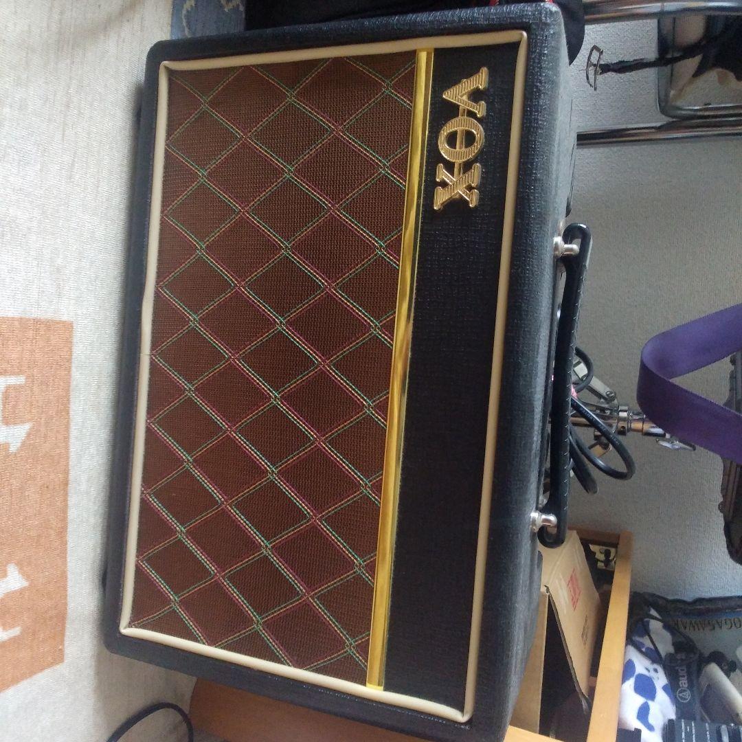 エレキベース ブラック & Vox アンプ