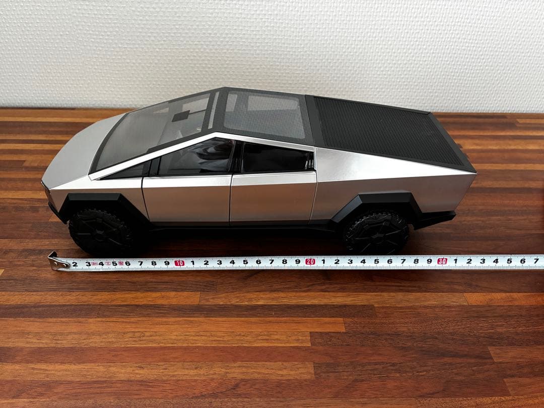テスラ ミニカー Cybertruck サイバートラック1:18 TESLA