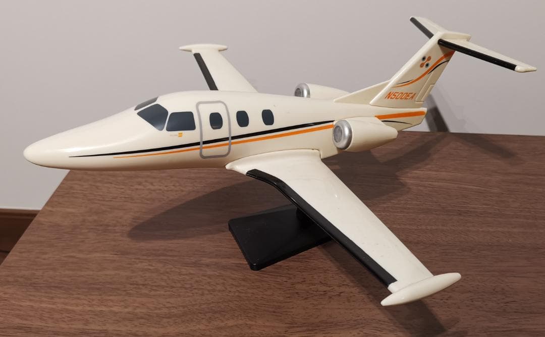 エクリプス500 (Elipse 500)VLJ 航空機模型 スケール 1/24