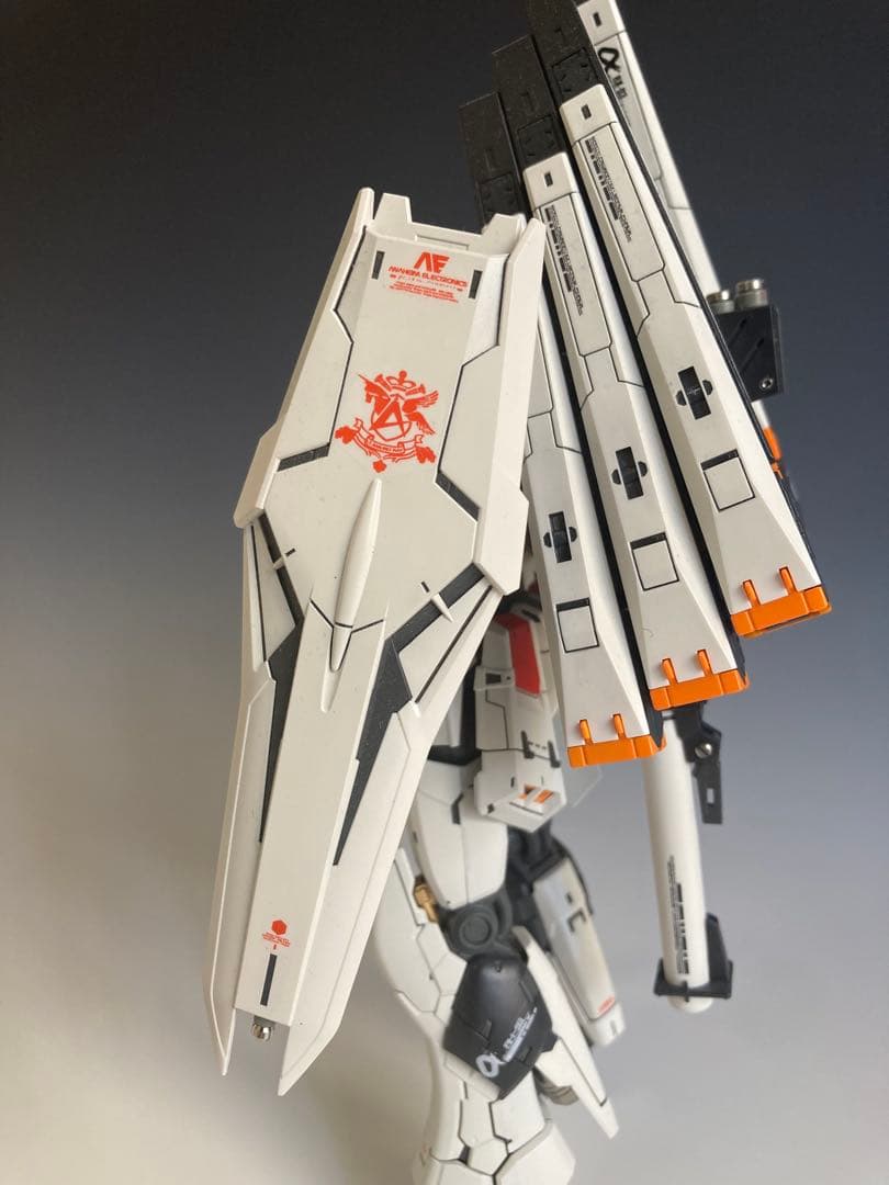 RGニューガンダム　完全塗装品　ガンプラ完成品