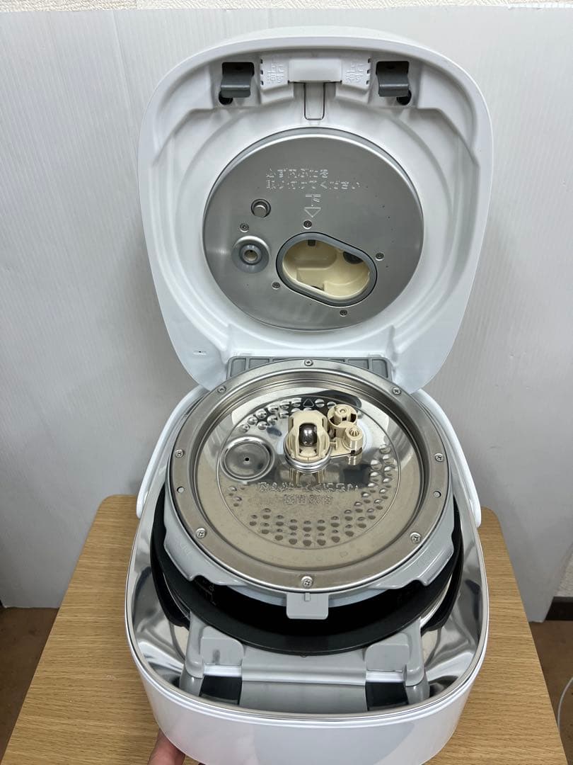 TOSHIBA 真空圧力IH炊飯器 RC-10VQL 2017年齢