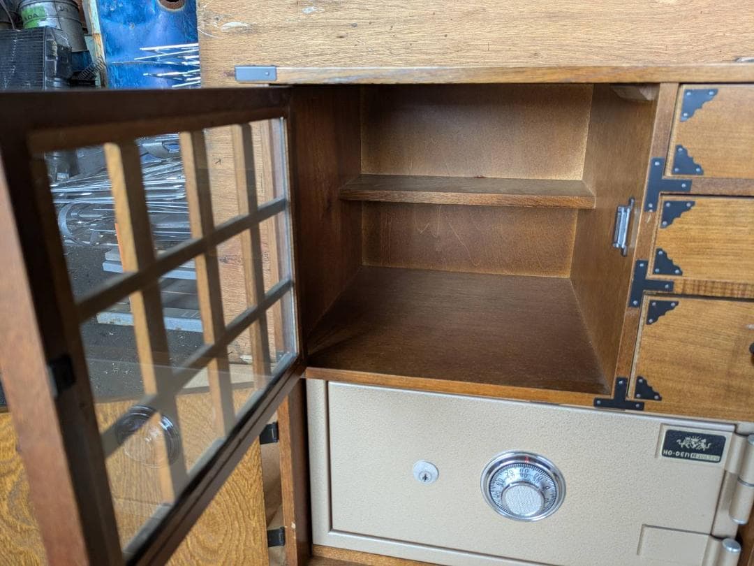 木製箪笥 4引き出し 格子窓付き（金庫付）