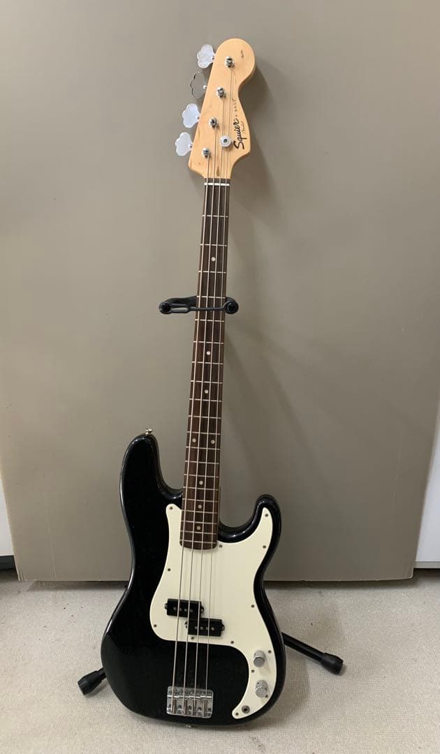 Squier Jazz Bass ブラック