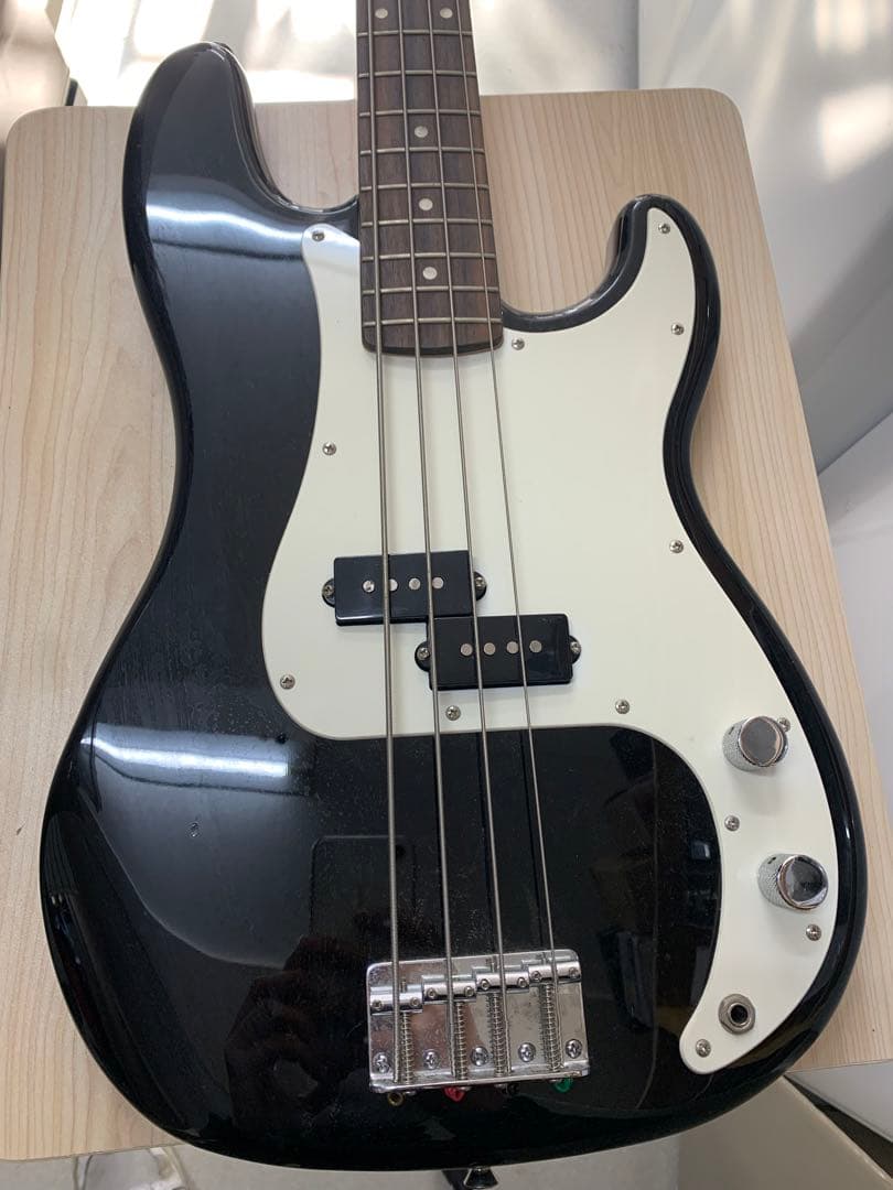 Squier Jazz Bass ブラック