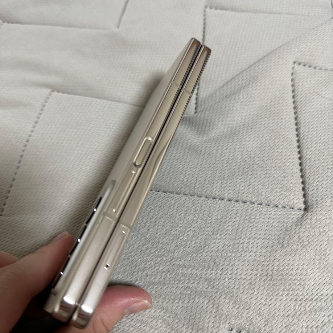 Galaxy zFold4 SIMフリー256GB本体