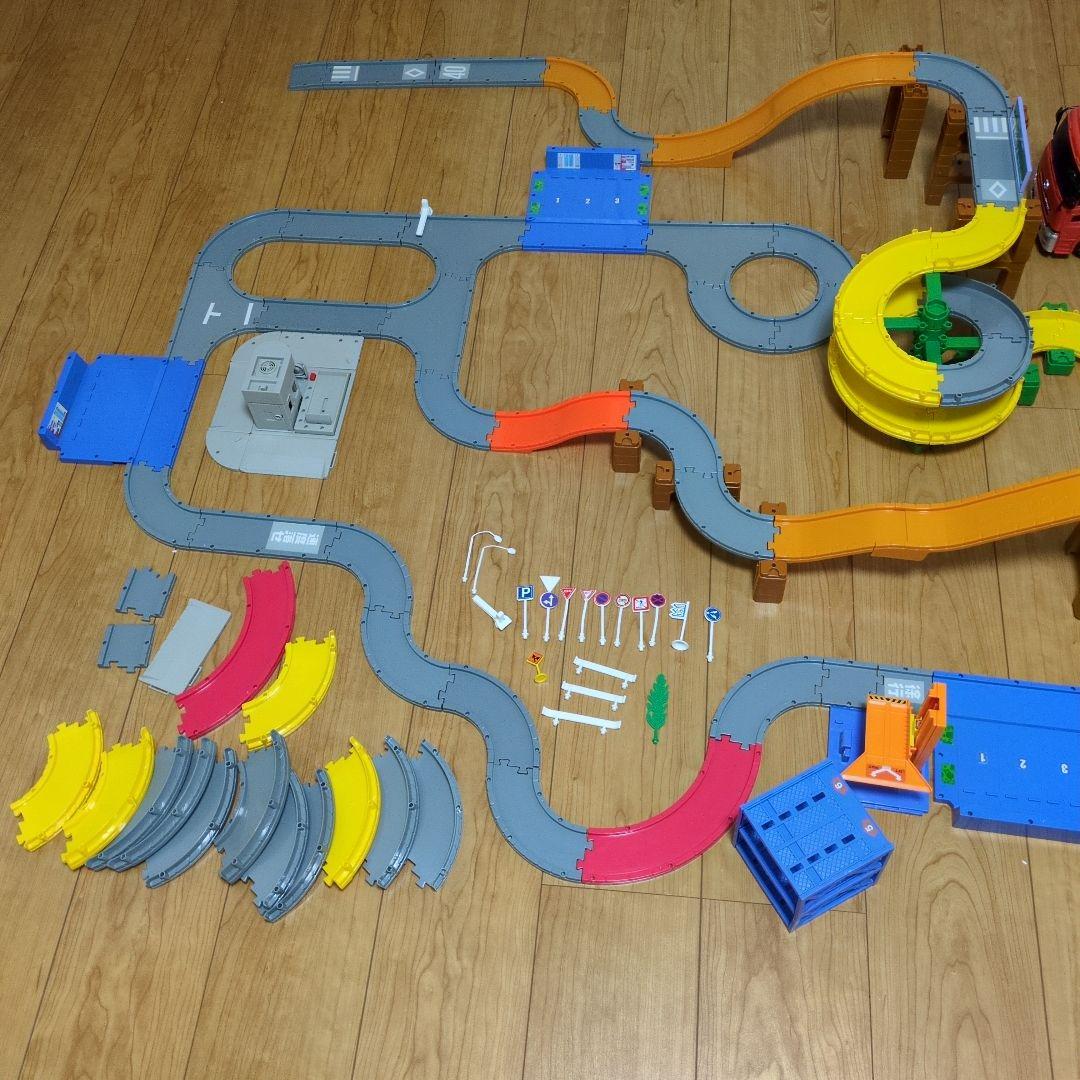 トミカシステム　山道ドライブ　立体駐車場　など