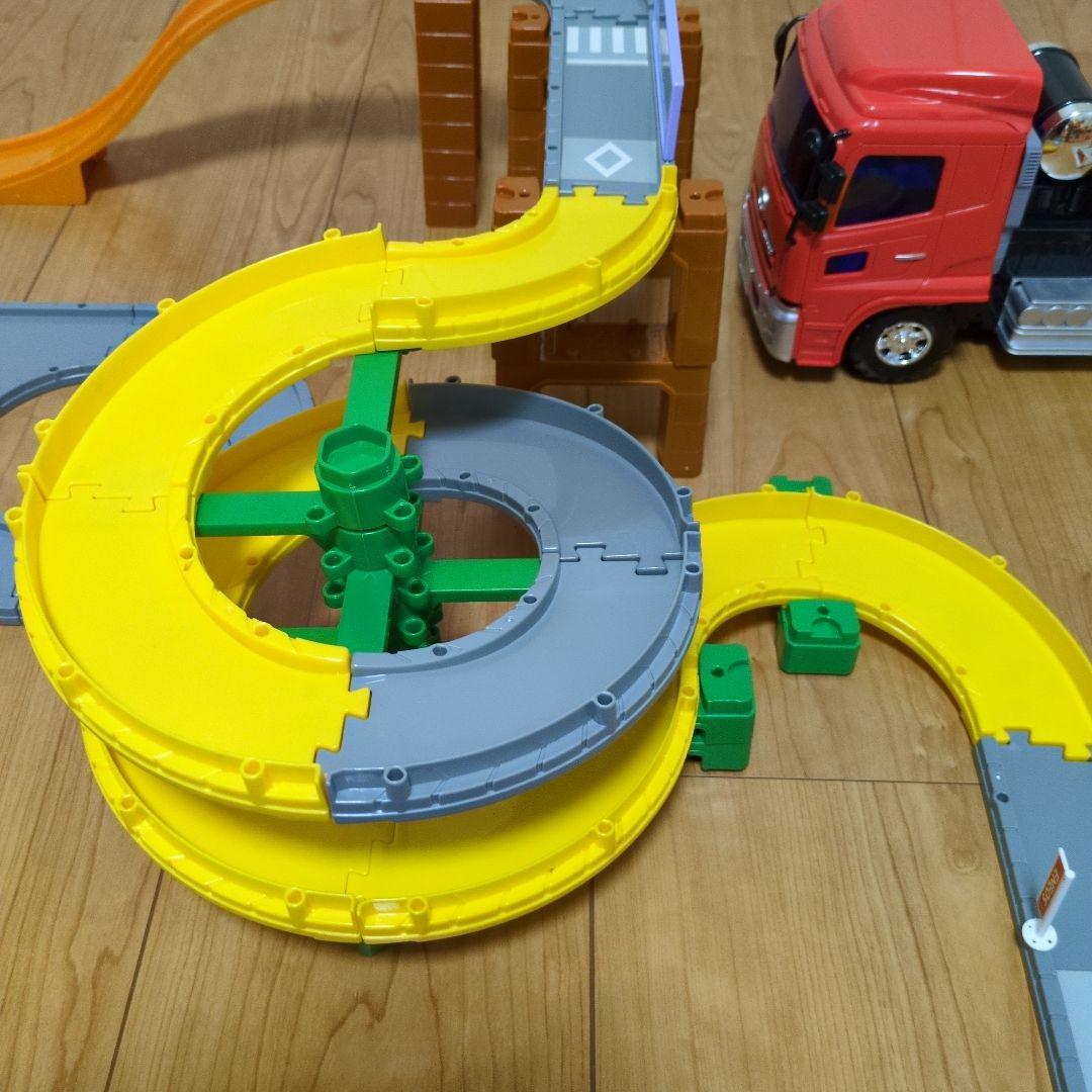 トミカシステム　山道ドライブ　立体駐車場　など