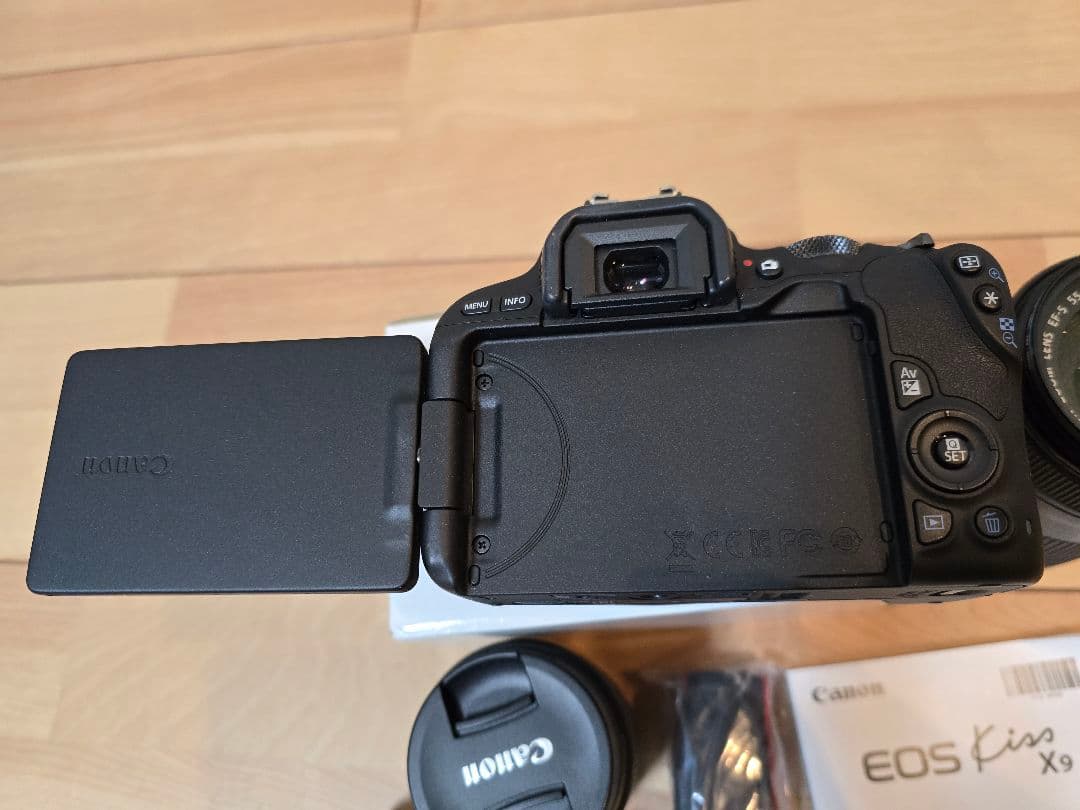 Canon EOS Kiss X9 ダブルズームキット