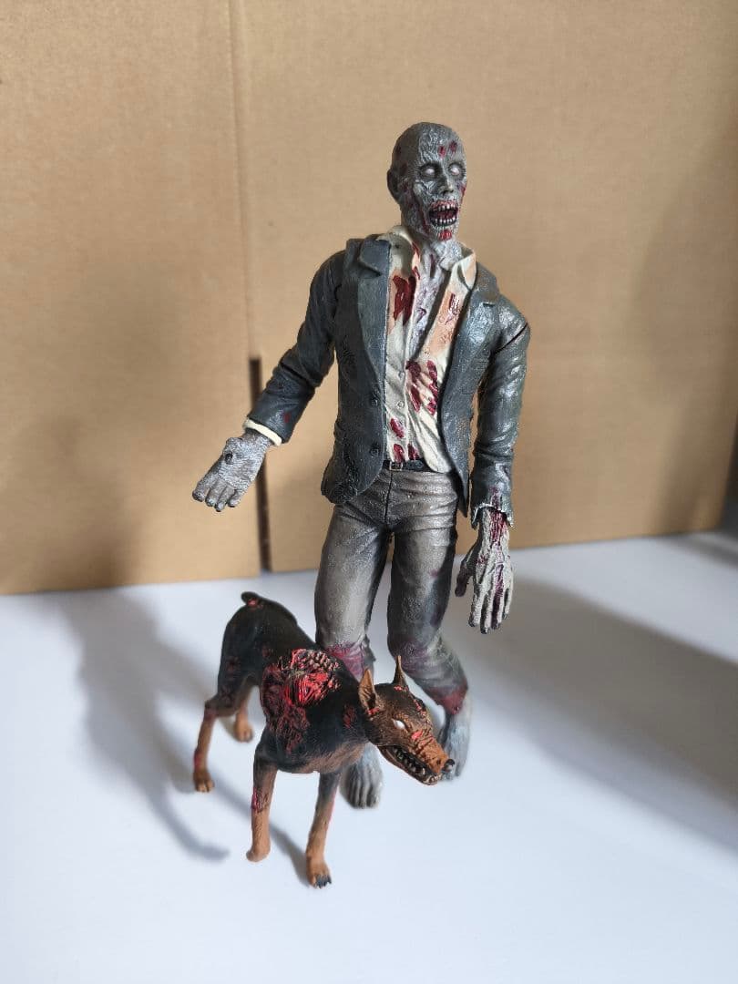 バイオハザード　NECA ゾンビ　ケルベロス　アンブレラ　フィギュア　ネカ