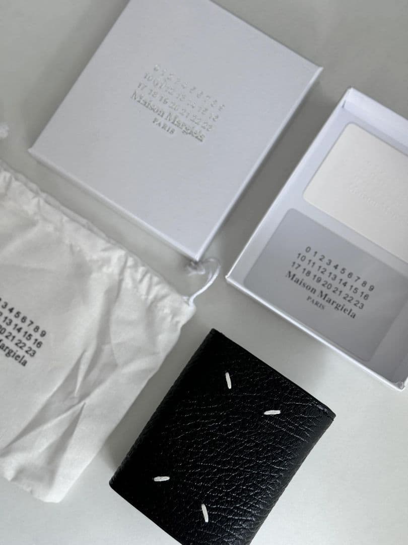 大人気商品 マルジェラ 二つ折り財布 グレインレザー 男女兼用