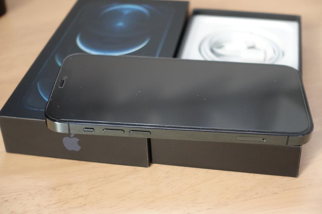 iPhone 12 pro 128GB　美品　SIMフリー版