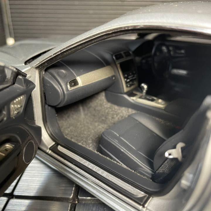 オートアート1/18 ジャガー XKクーペ シルバー