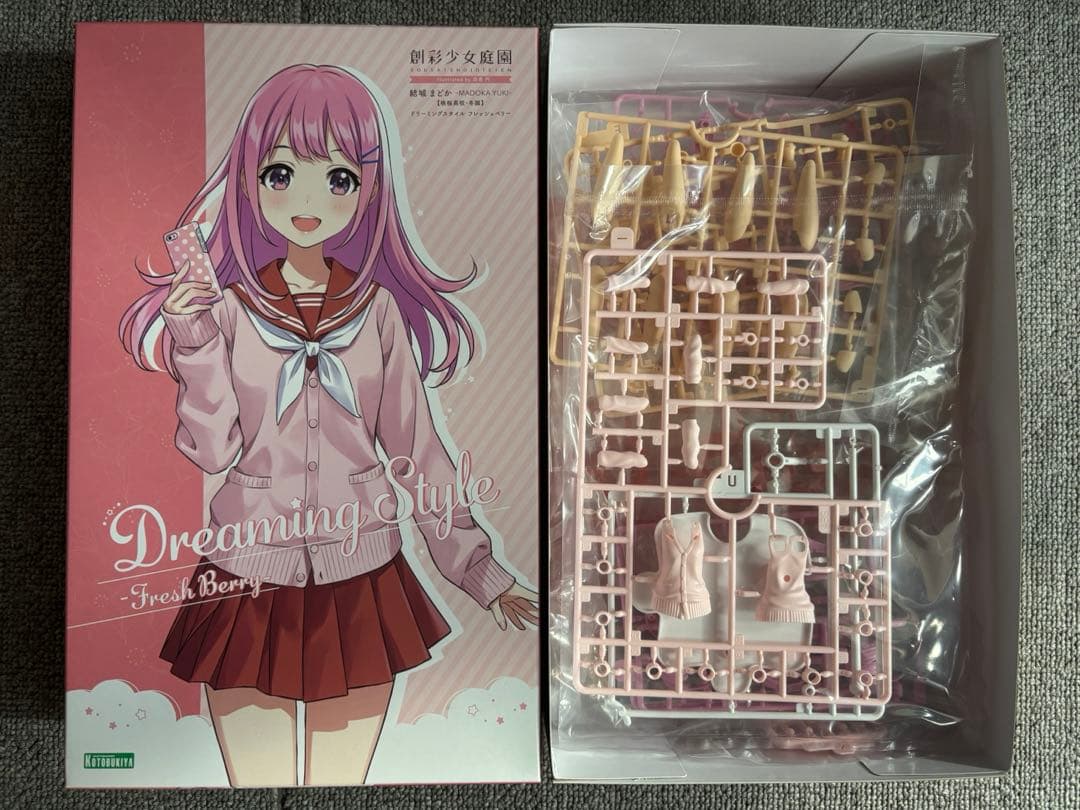 創彩少女庭園　結城まどか【桃桜高校・冬服】、カフェテーブルセット