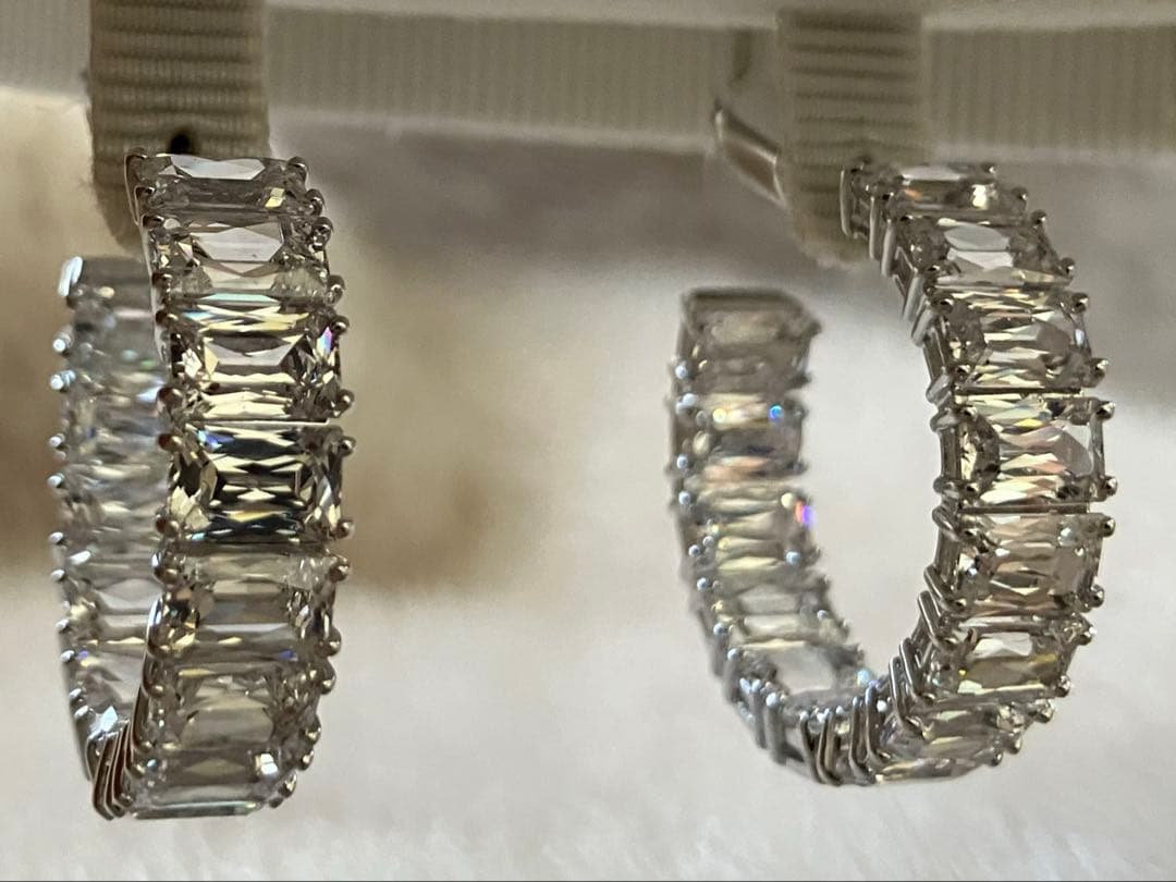 【未使用に限りなく近い】スワロフスキー　フープピアス　シルバー