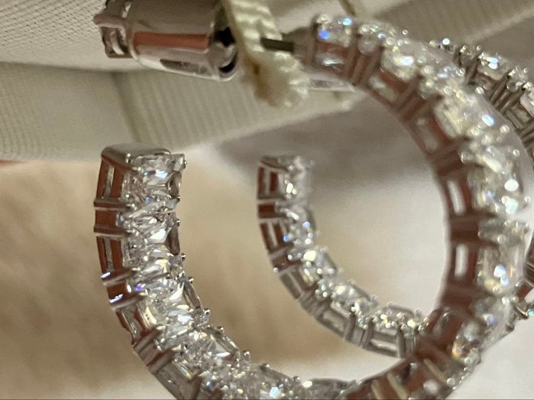 【未使用に限りなく近い】スワロフスキー　フープピアス　シルバー