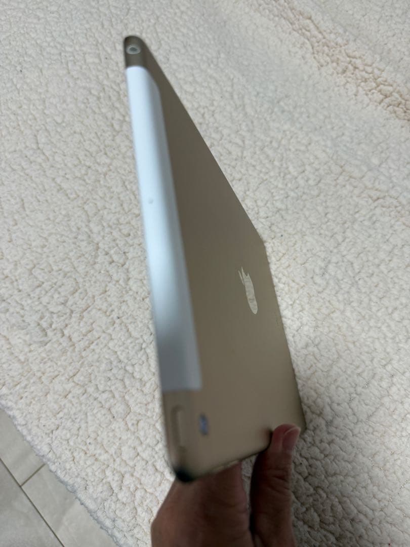 iPad Apple第5世代３２G Wi-Fi+celular ソフトバンク