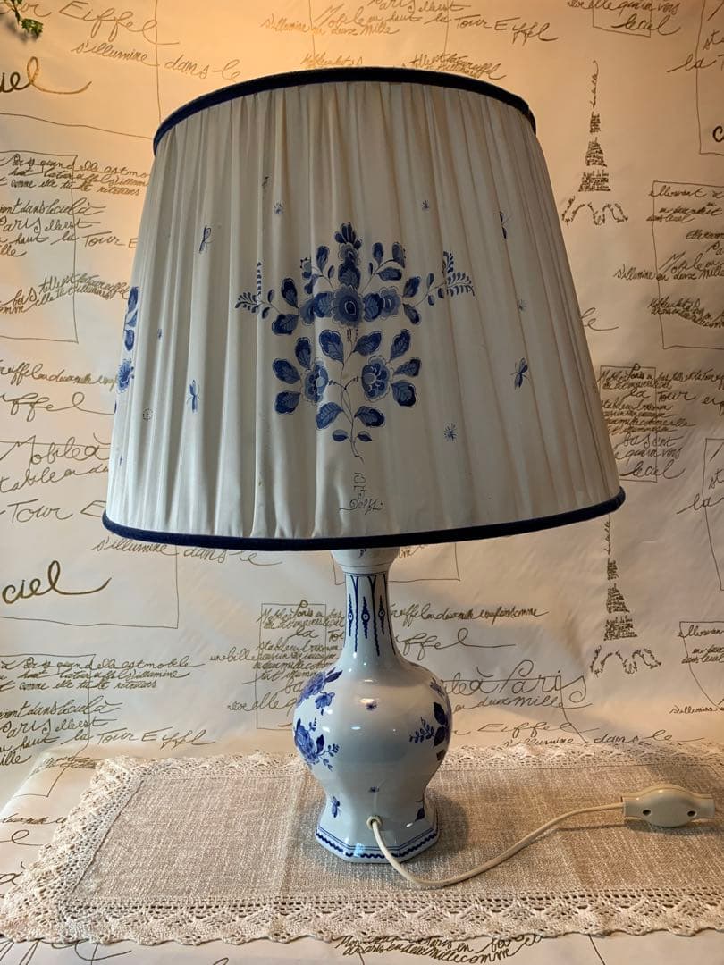 ロイヤルデルフト　破格！レアなビンテージの大型電気スタンドシェードも手書きです！