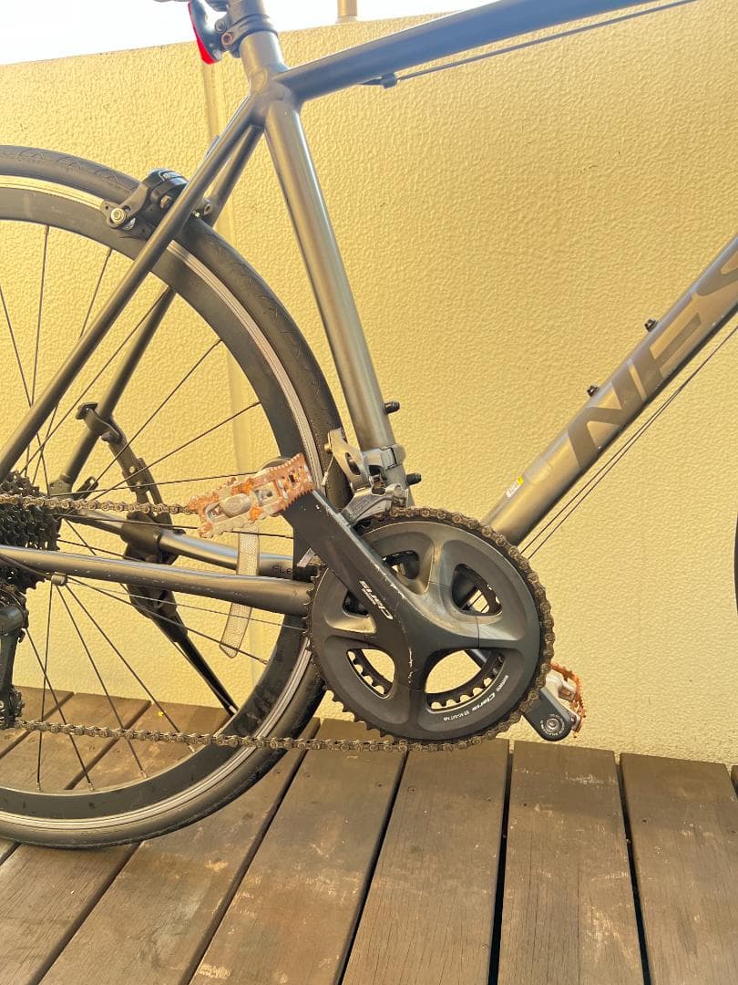 NESTOネスト クロスバイクALTERNA FLAT 16段変速 L500