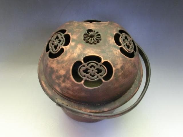 手炉■手焙り 花紋透かし 古銅製 手火鉢 手あぶり 火器 時代物 骨董品■