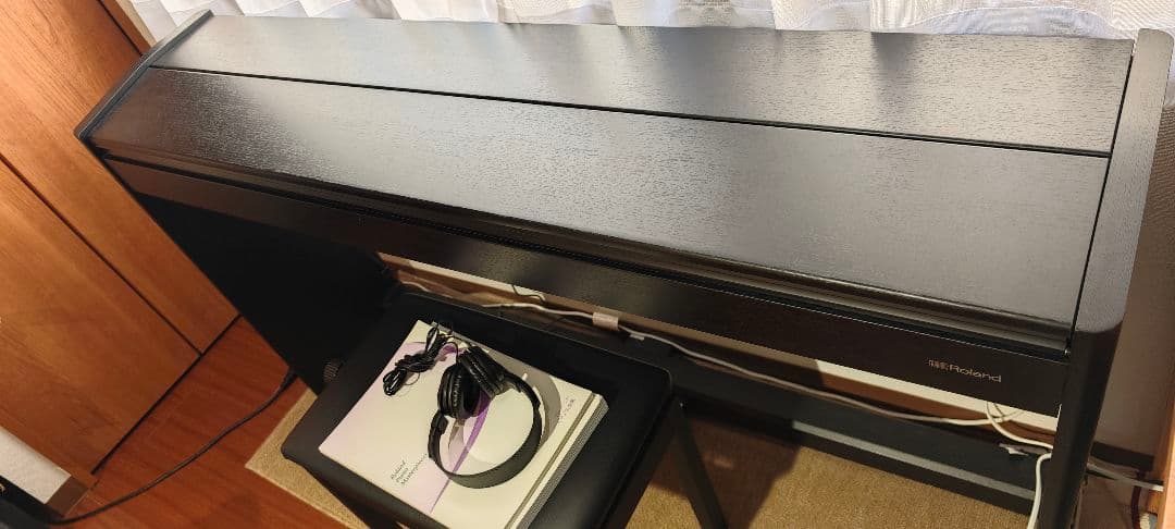 【美品】Roland F701-CB 2021年製 黒木目調 椅子付 電子ピアノ