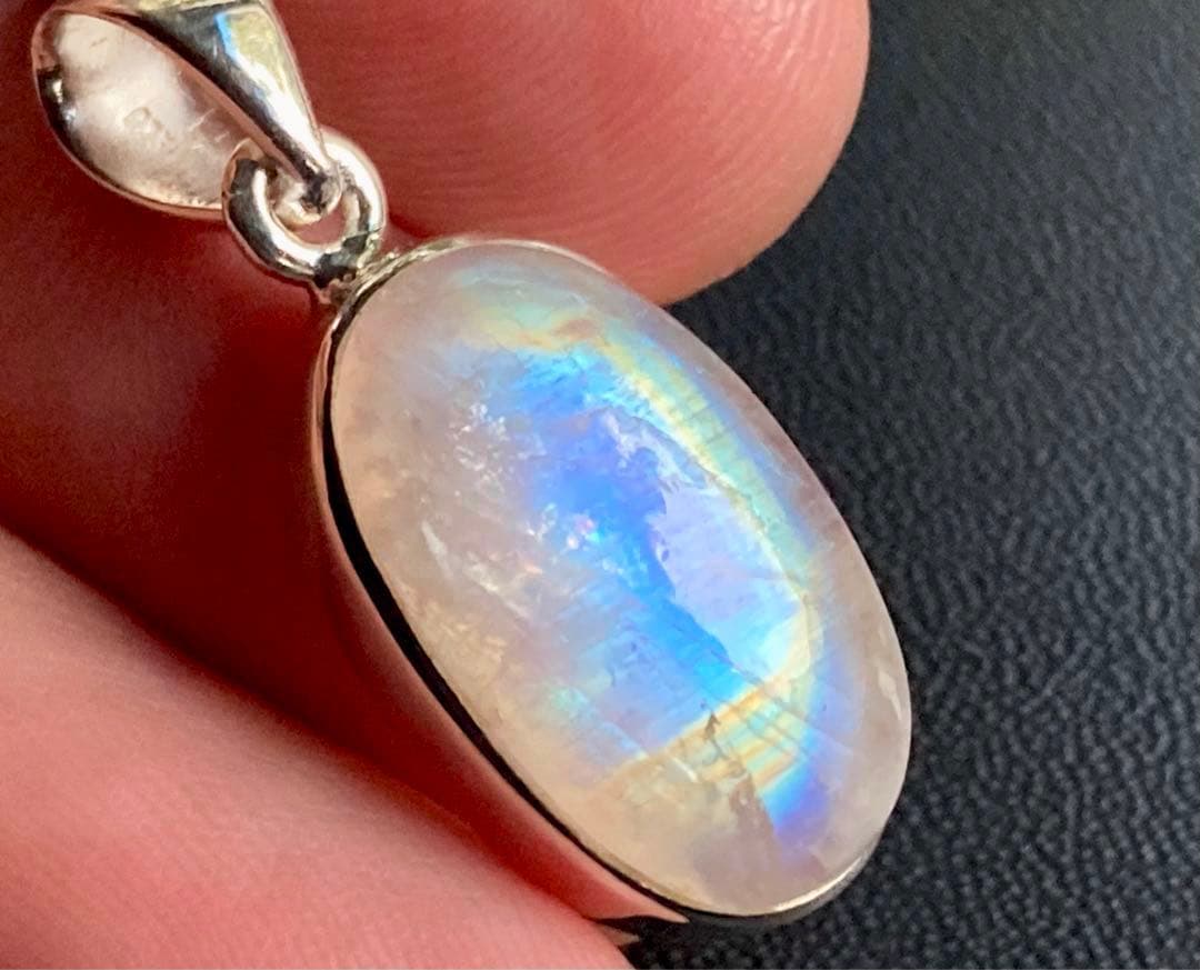 かな様用　月の女神が創造した愛の守護石　虹のロイヤルシャインブルームーンストーン