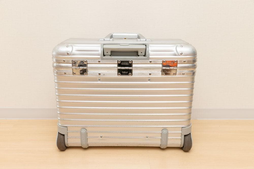 リモワ　パイロット　トロリー2輪 29L機内持込できます カナダ製