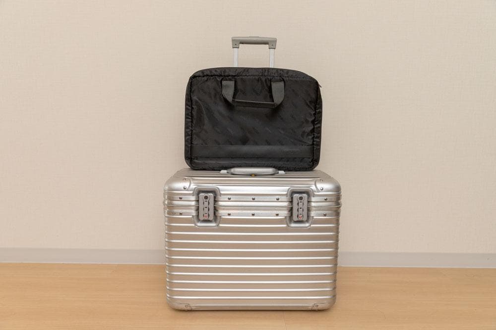 リモワ　パイロット　トロリー2輪 29L機内持込できます カナダ製